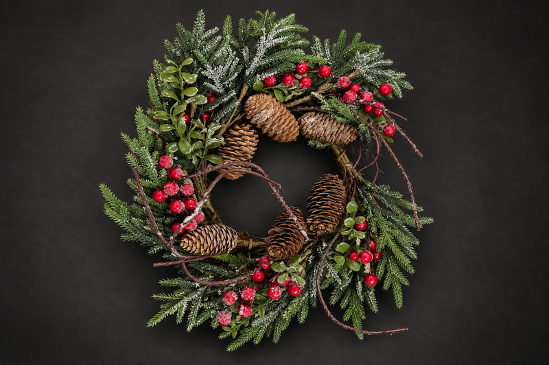 Frosted Berry & Pinecone Candle Ring
